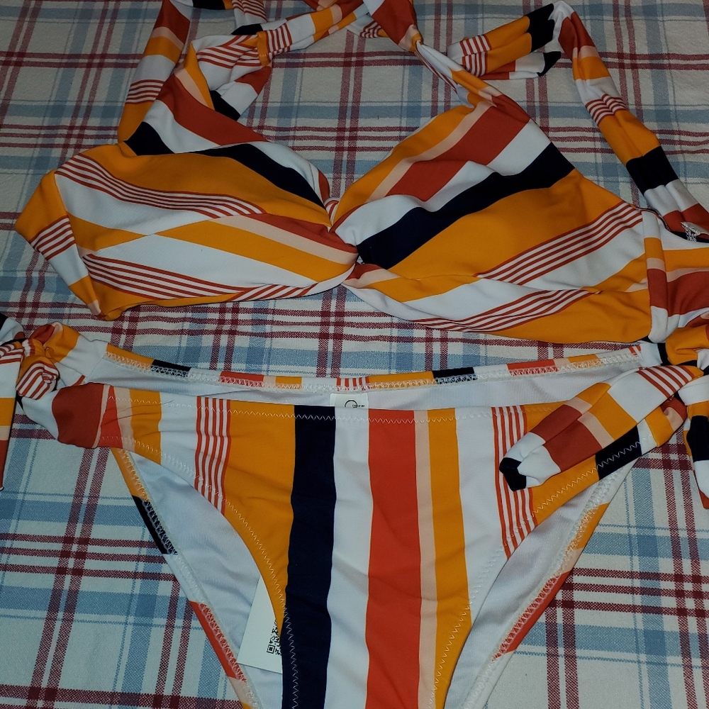 Brand new women's size small cupshe swim suit